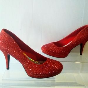 Silver Slipper Mirage pumps. NWOT